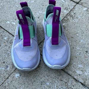 Girls Nikes slip on very lightly worn